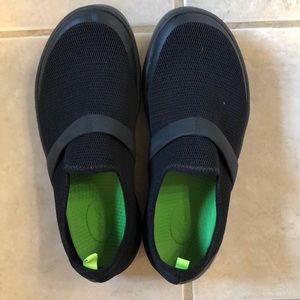 Women’s Oofos Black Slip Ons - Super Comfy!! NWOT